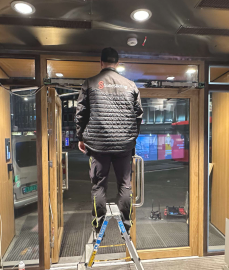 Feilsøk og utbedring av dørautomatikk i Oslo