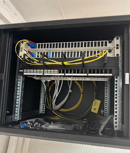 EKOM-installasjon, fiber og Cat6 for næringsbygg